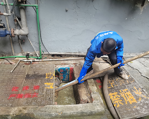 和乐镇清掏化粪池